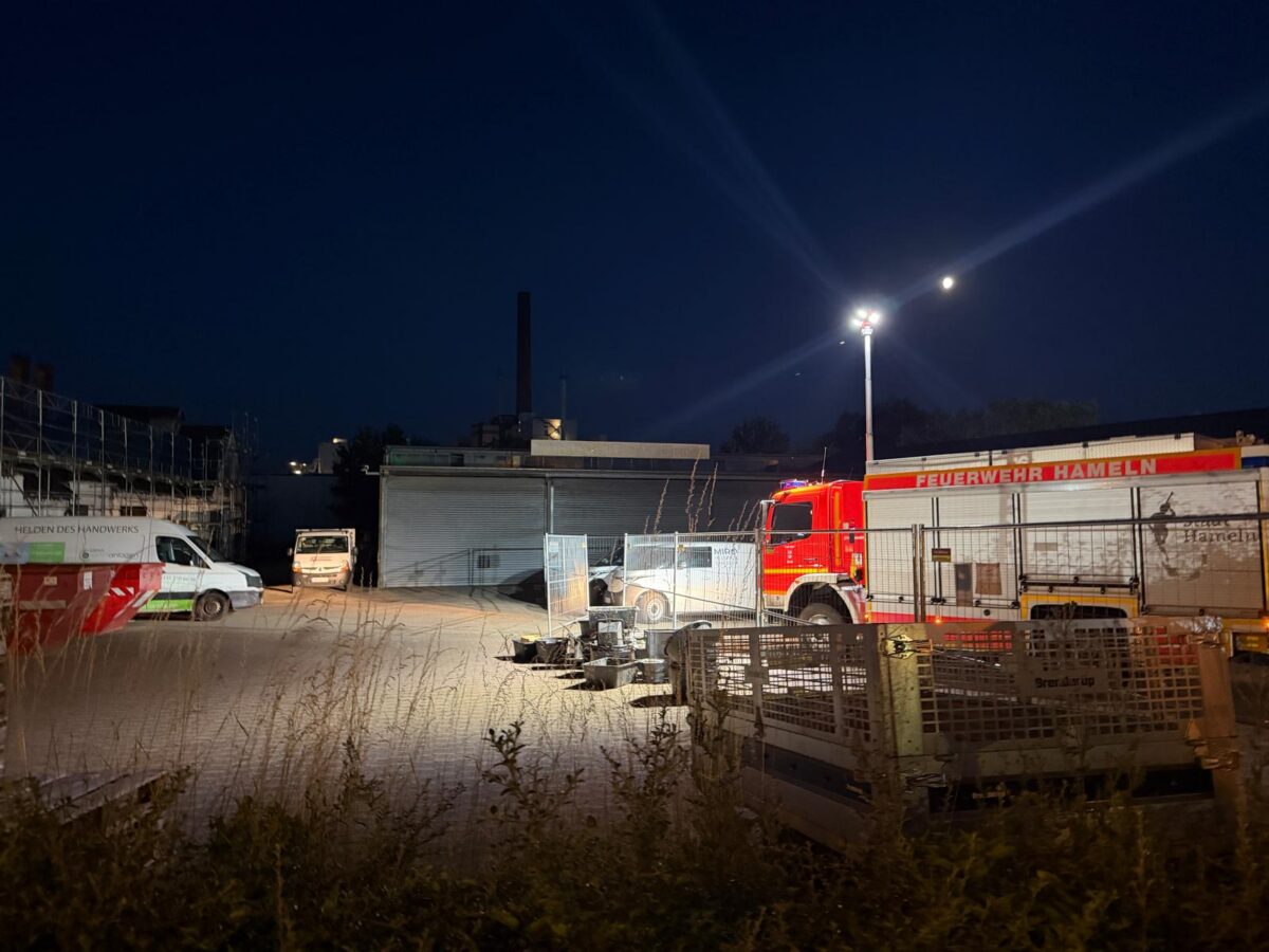 Spurensuche - Feuerwehr leuchtet den Tatort aus