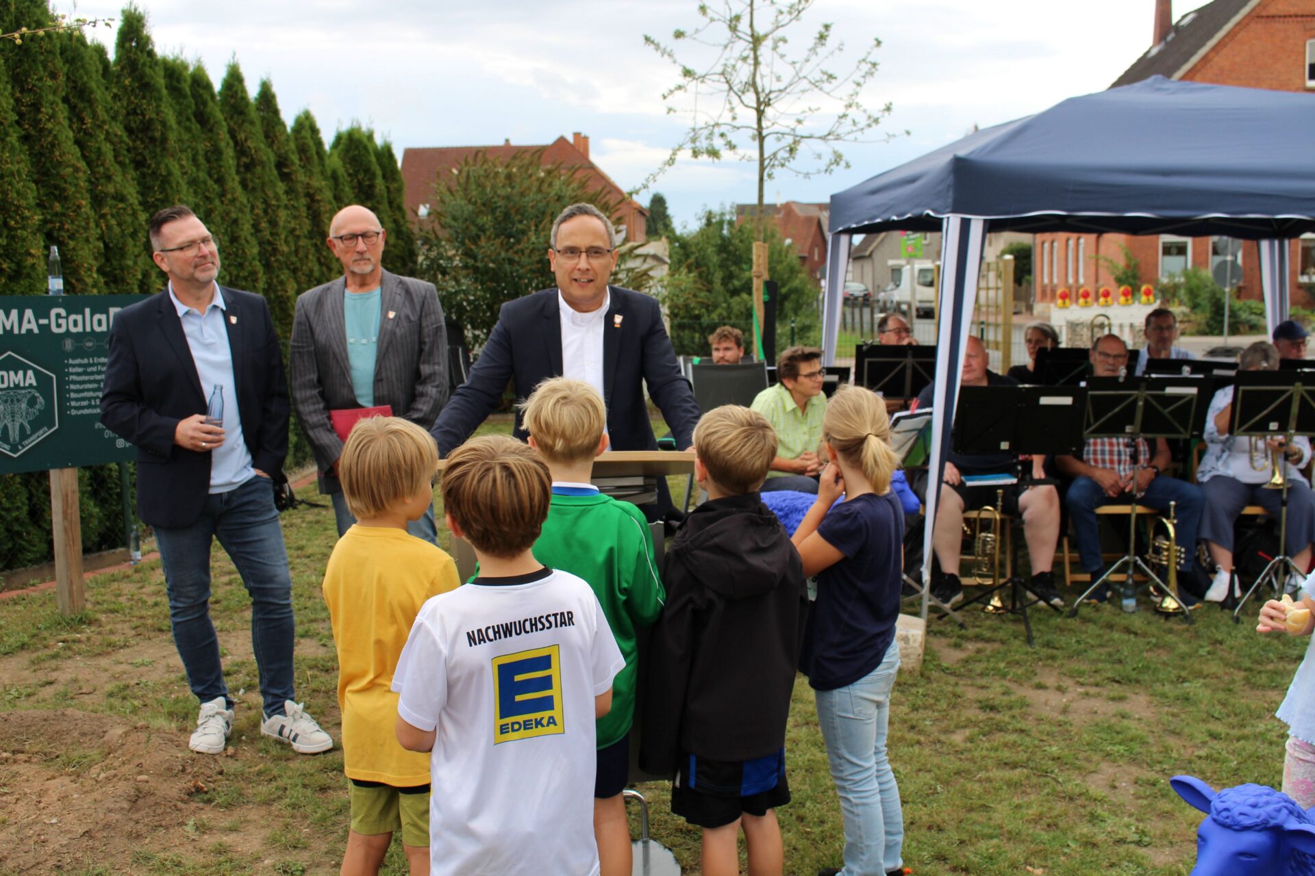 Festansprache zum Abschluss der Verbunddorfentwicklung auf dem Dorfplatz in Großenwieden